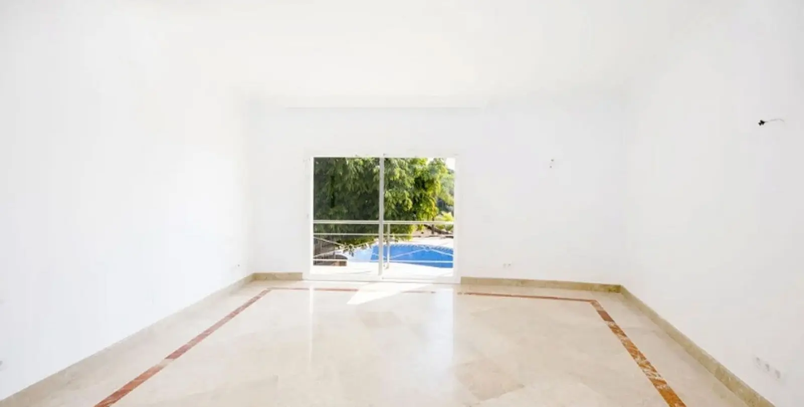 Venta de villa independiente en Los Almendros 18
