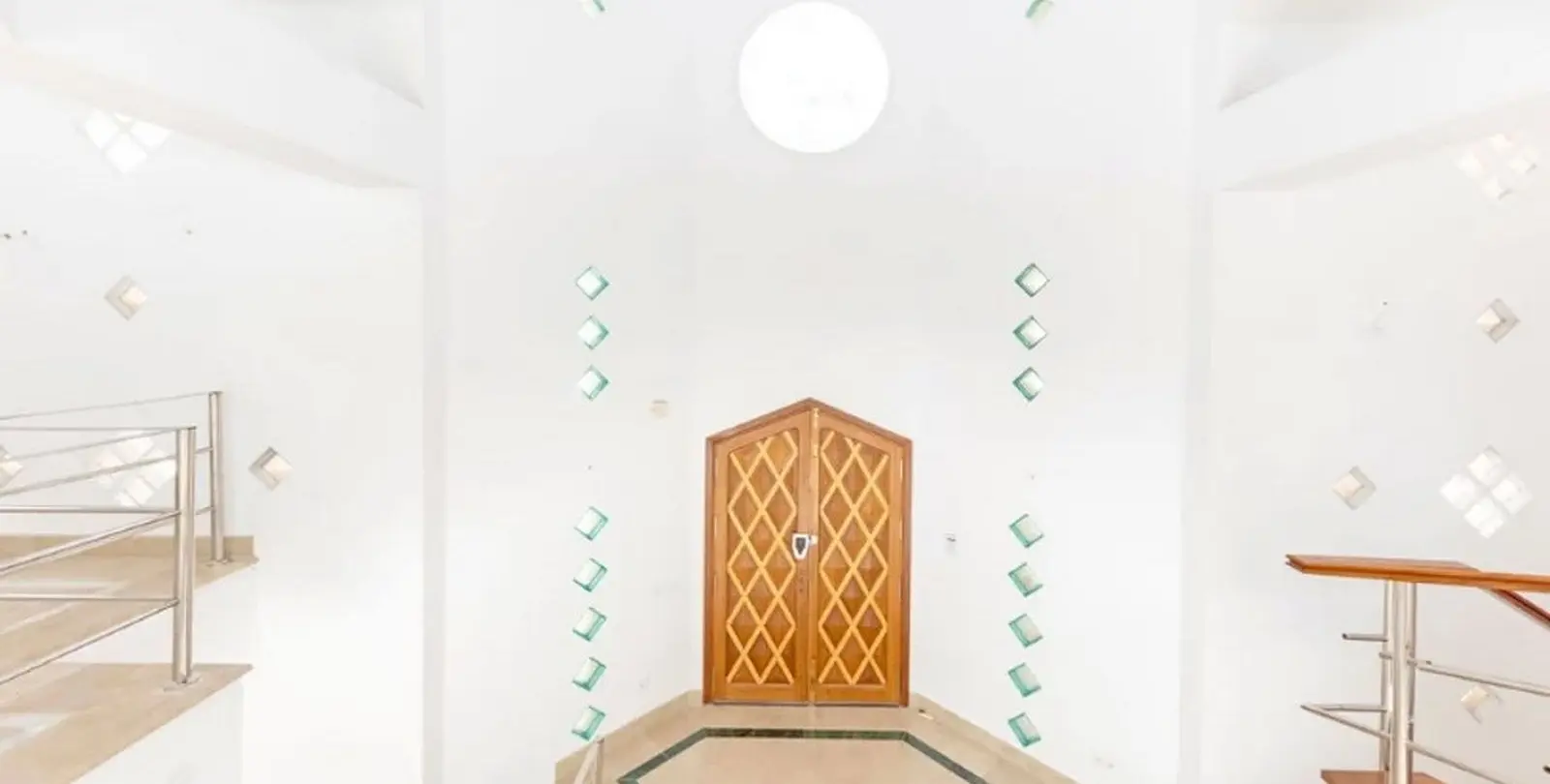 Venta de villa independiente en Los Almendros 25