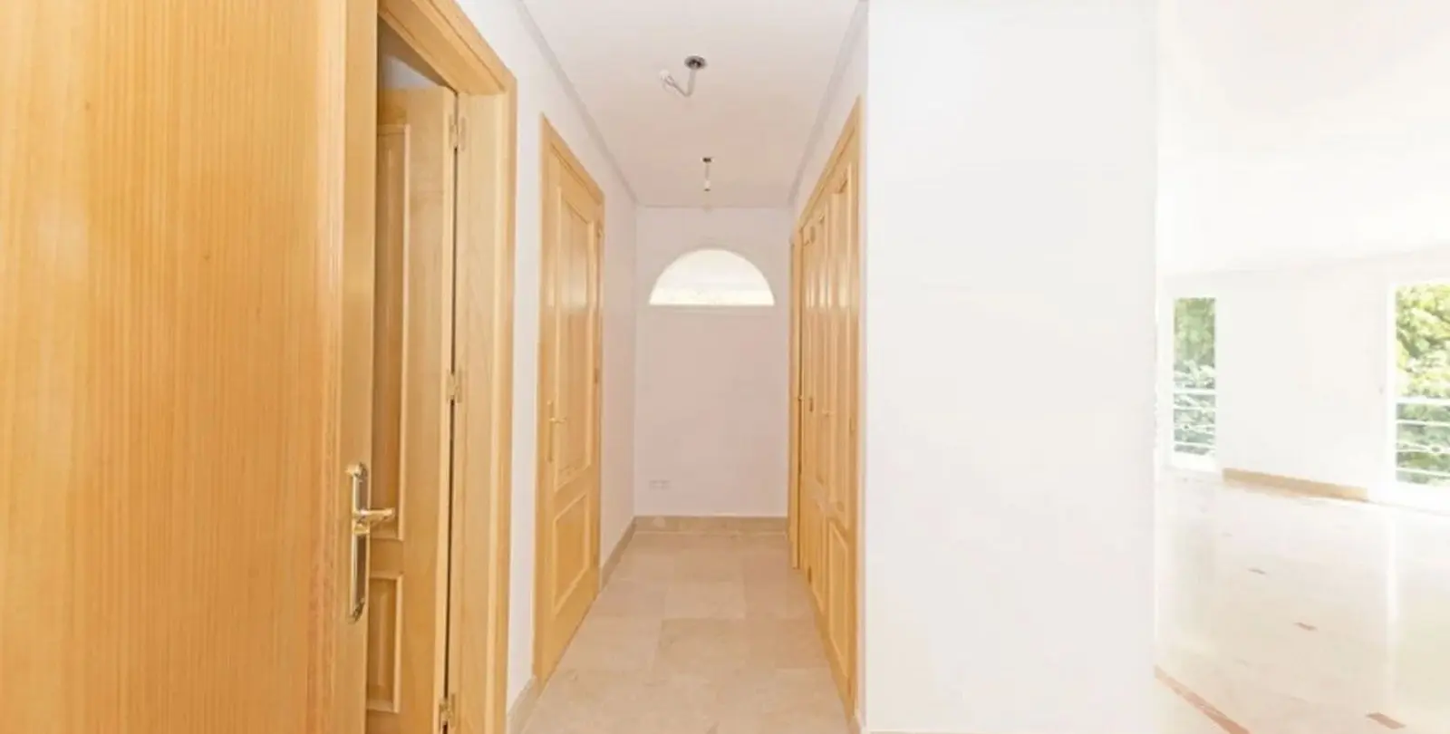 Sale of detached villa in Los Almendros 32