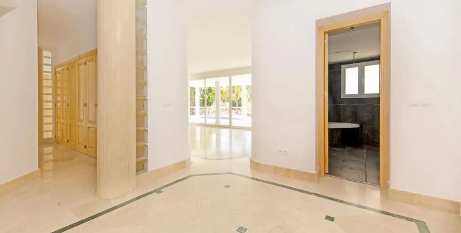 Sale of detached villa in Los Almendros 38