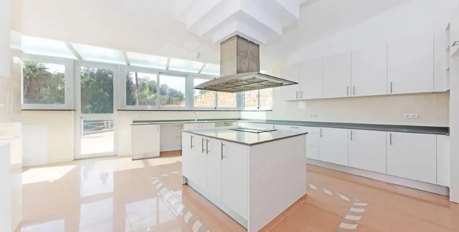 Sale of detached villa in Los Almendros 44