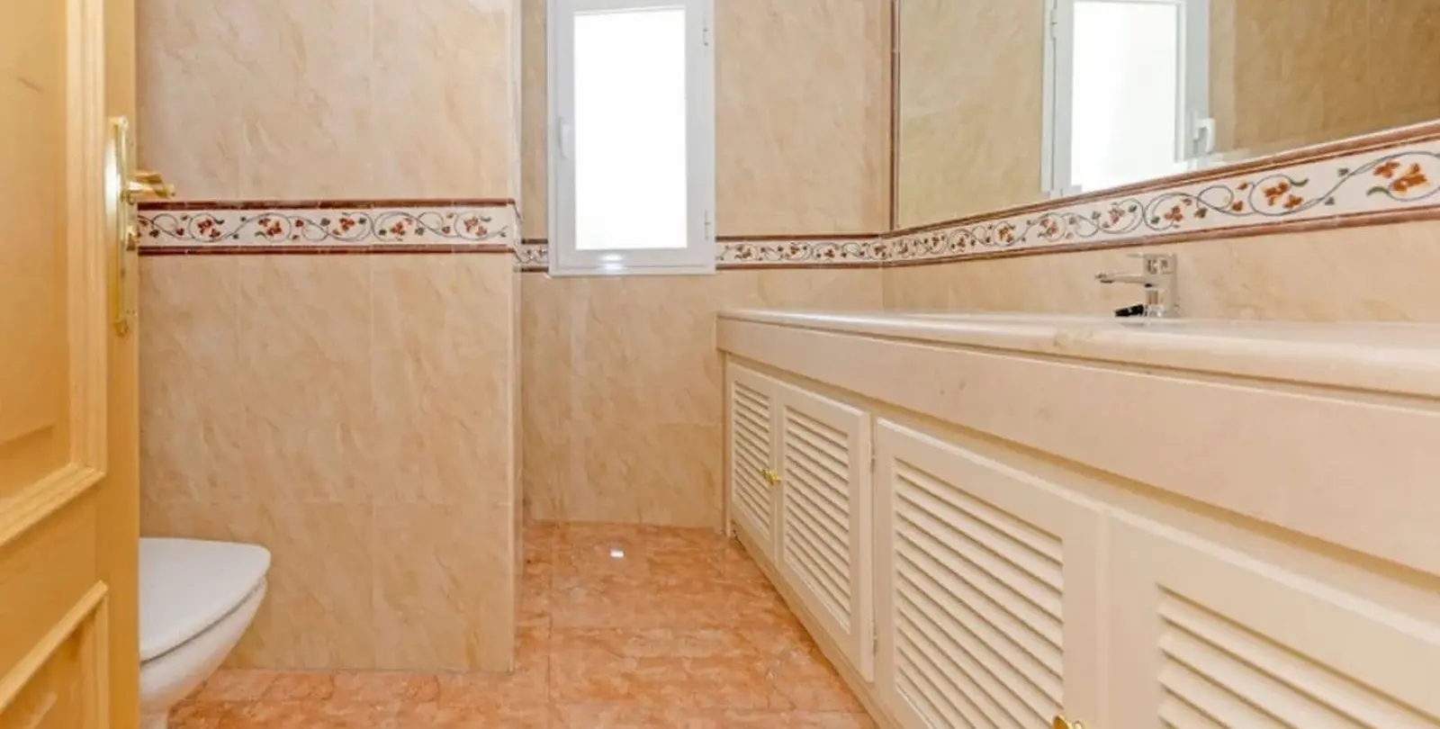 Sale of detached villa in Los Almendros 52