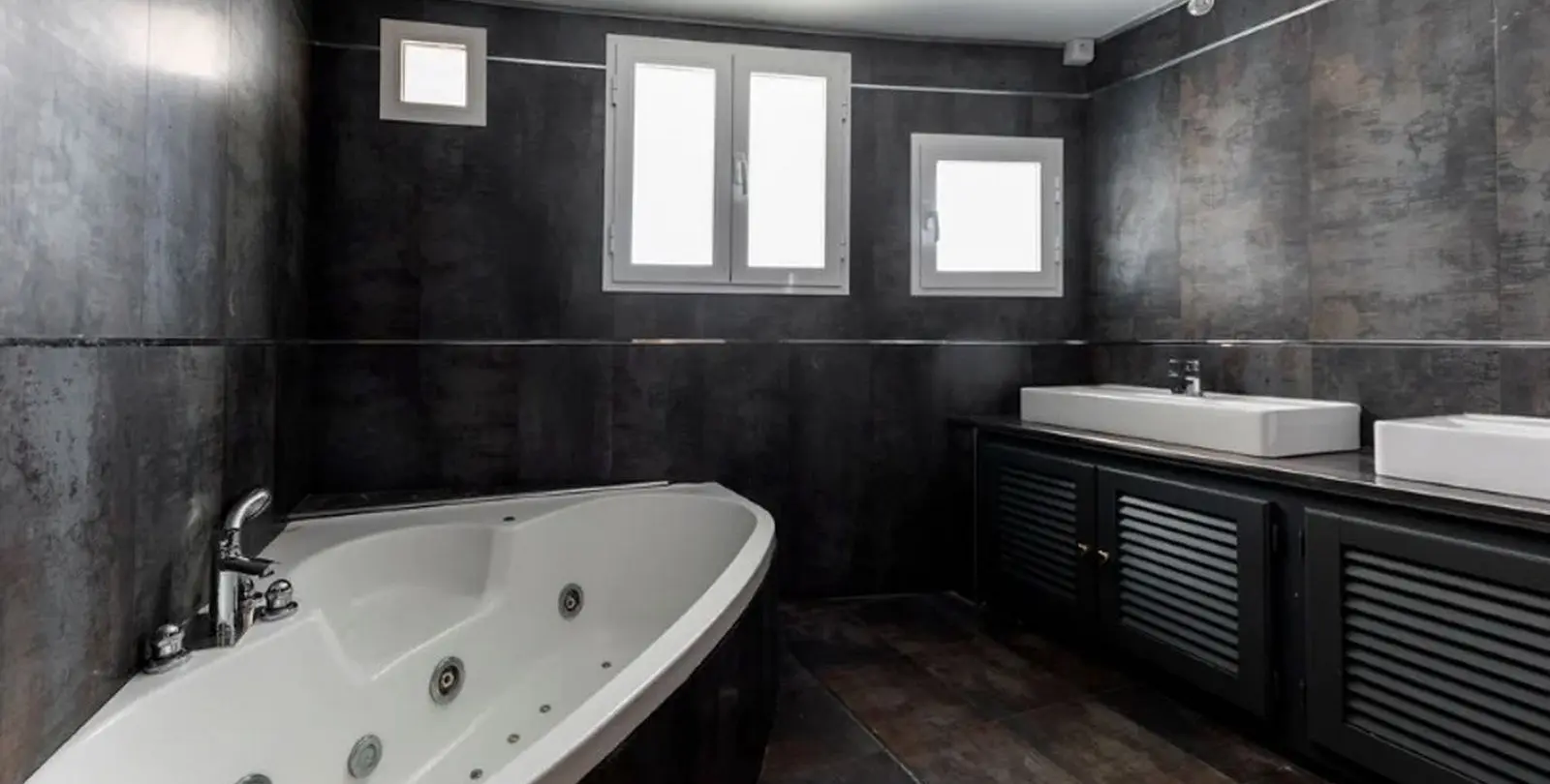 Sale of detached villa in Los Almendros 56