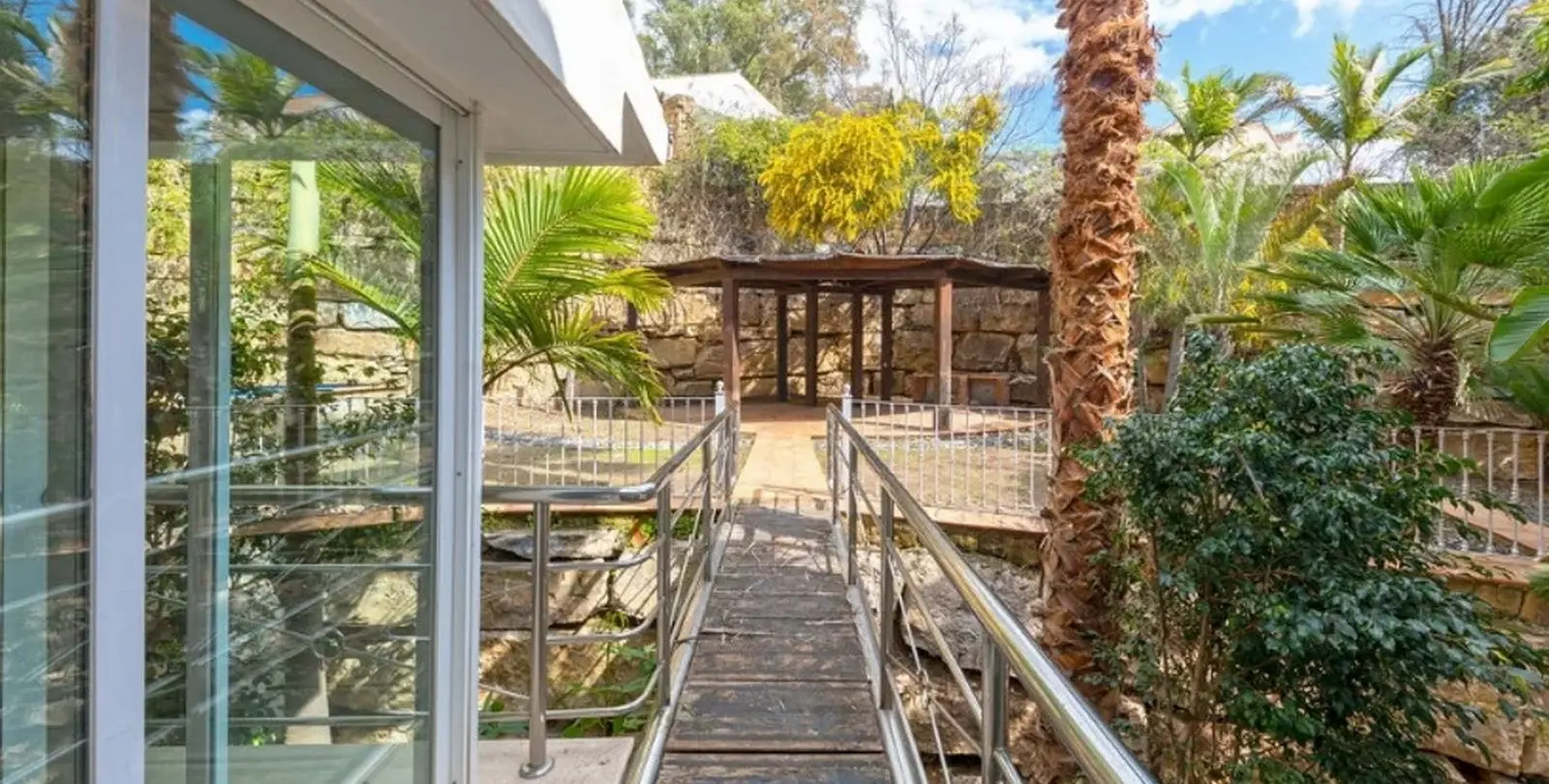 Sale of detached villa in Los Almendros 87