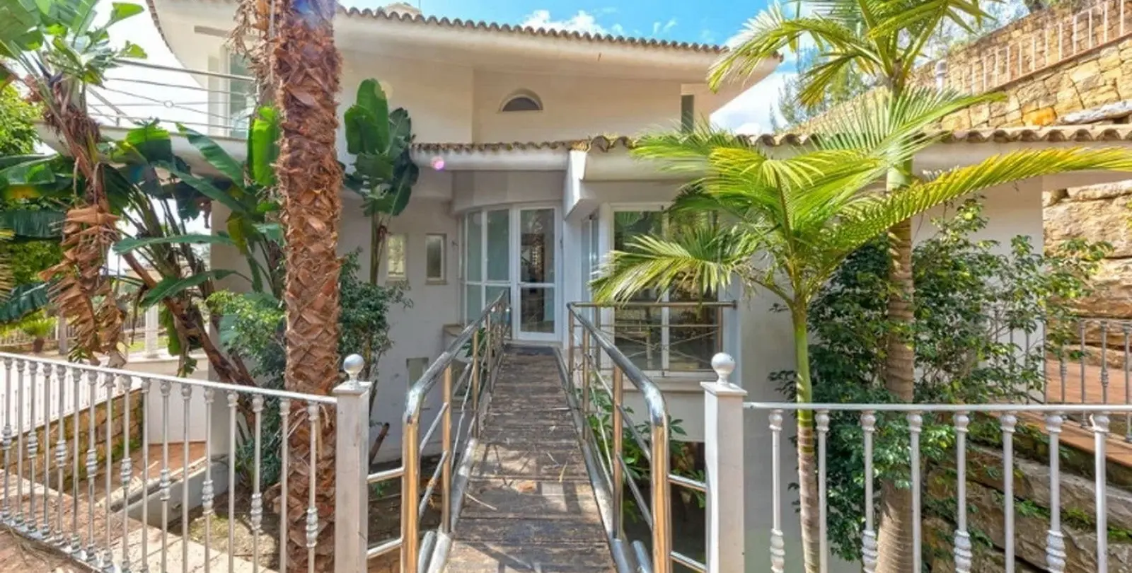 Sale of detached villa in Los Almendros 92
