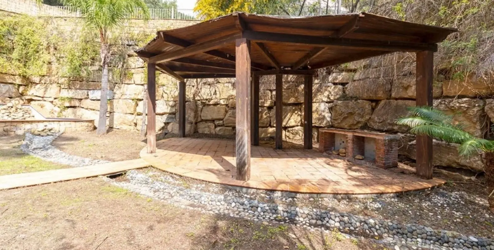 Sale of detached villa in Los Almendros 94