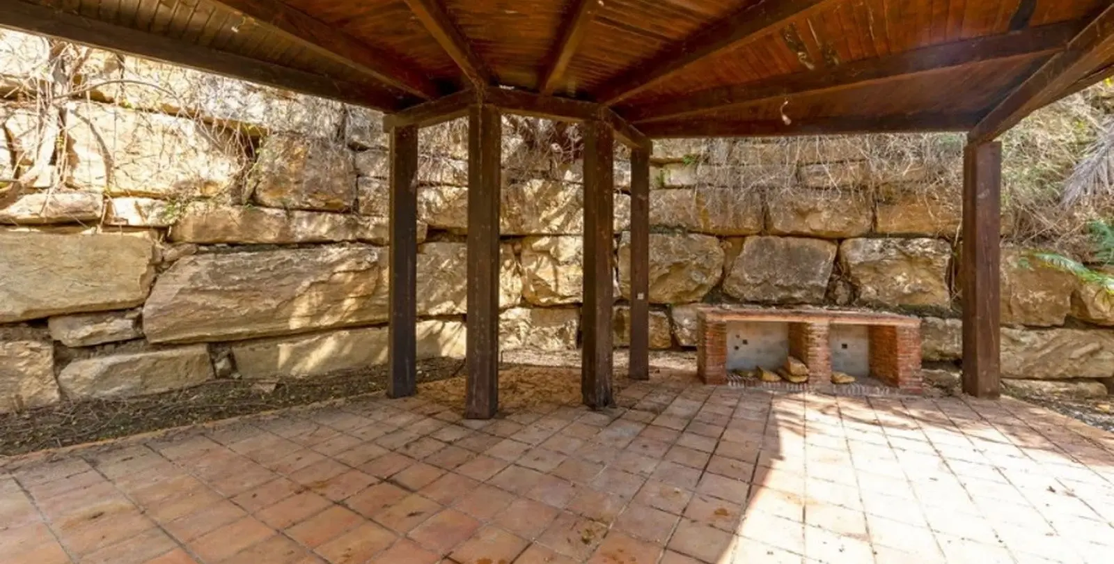 Sale of detached villa in Los Almendros 96