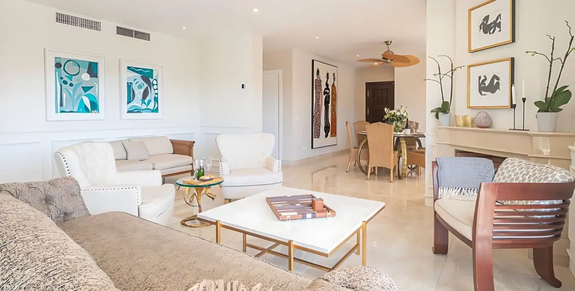 Sale of detached villa in El Paraiso 3