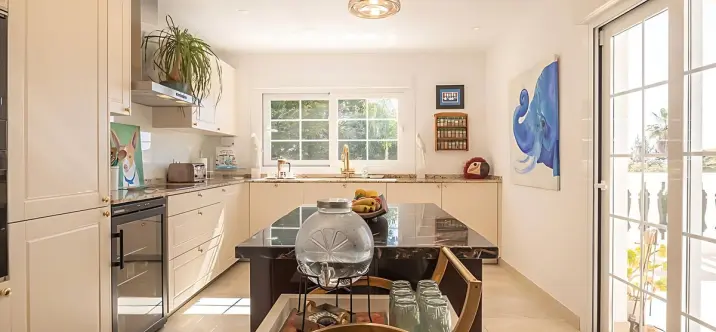 Venta de villa independiente en El Paraiso 3