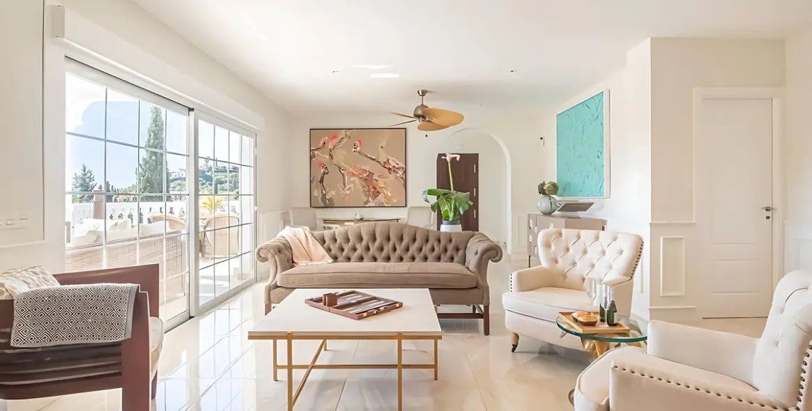 Sale of detached villa in El Paraiso 9