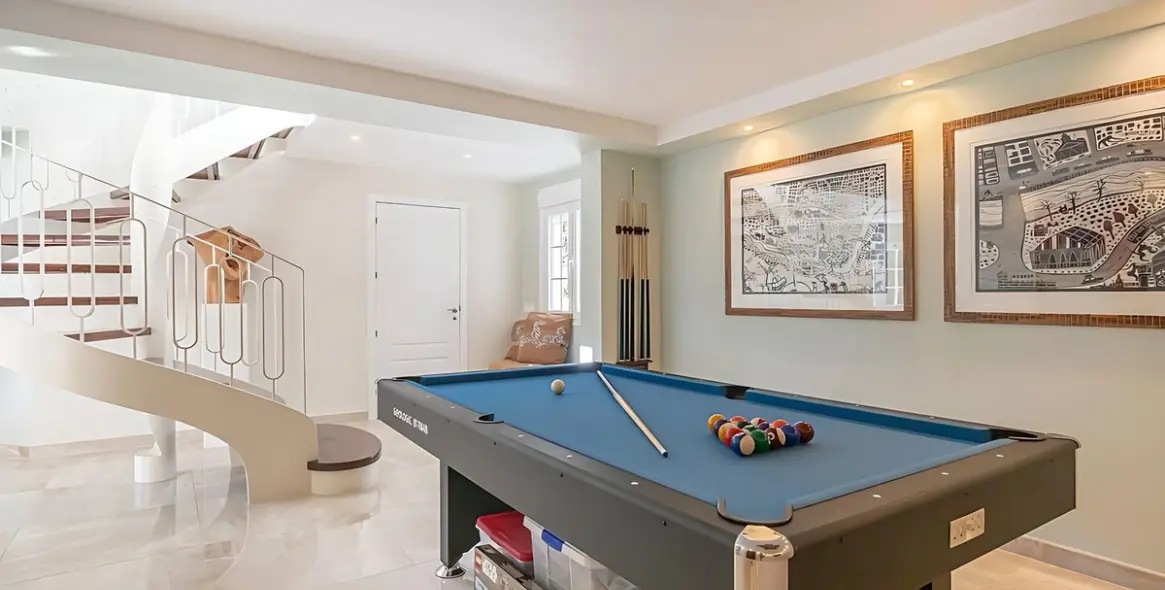 Sale of detached villa in El Paraiso 12