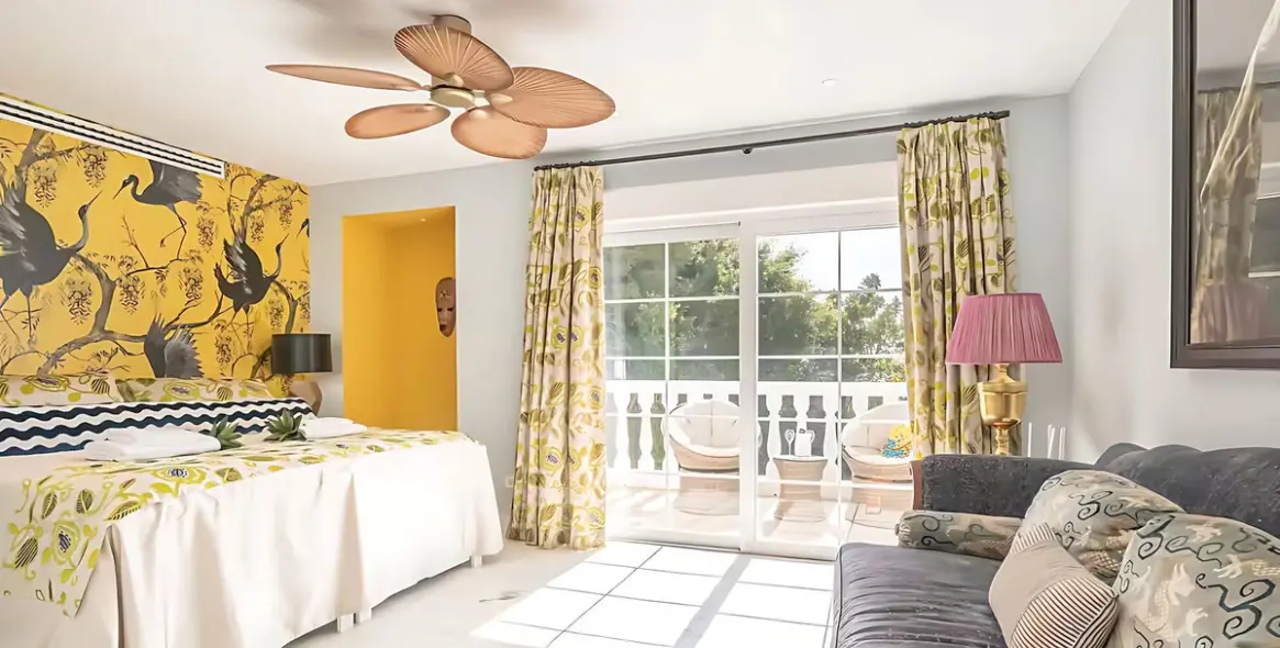 Sale of detached villa in El Paraiso 14