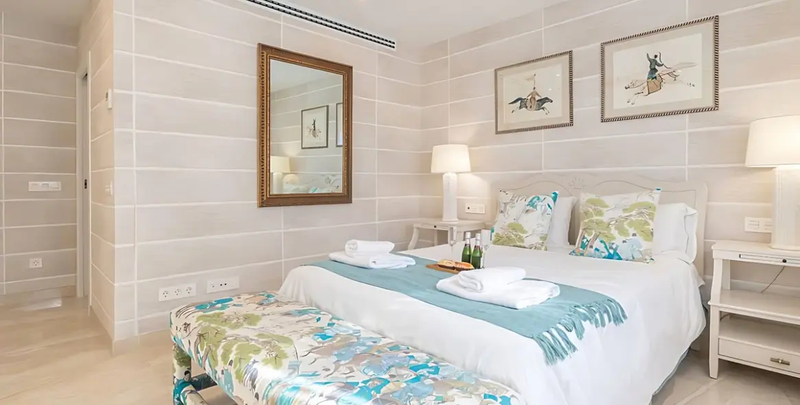 Sale of detached villa in El Paraiso 15