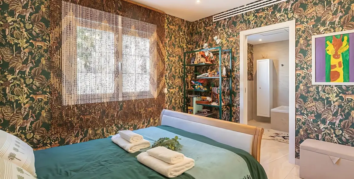 Sale of detached villa in El Paraiso 17