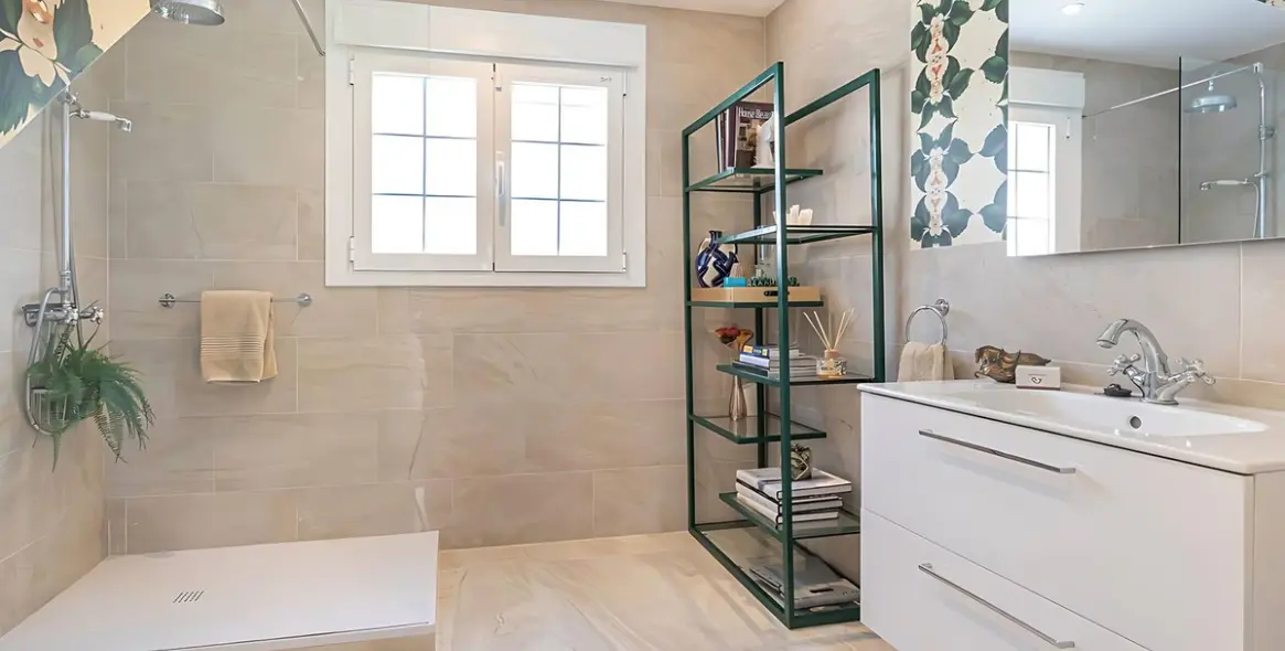 Sale of detached villa in El Paraiso 18