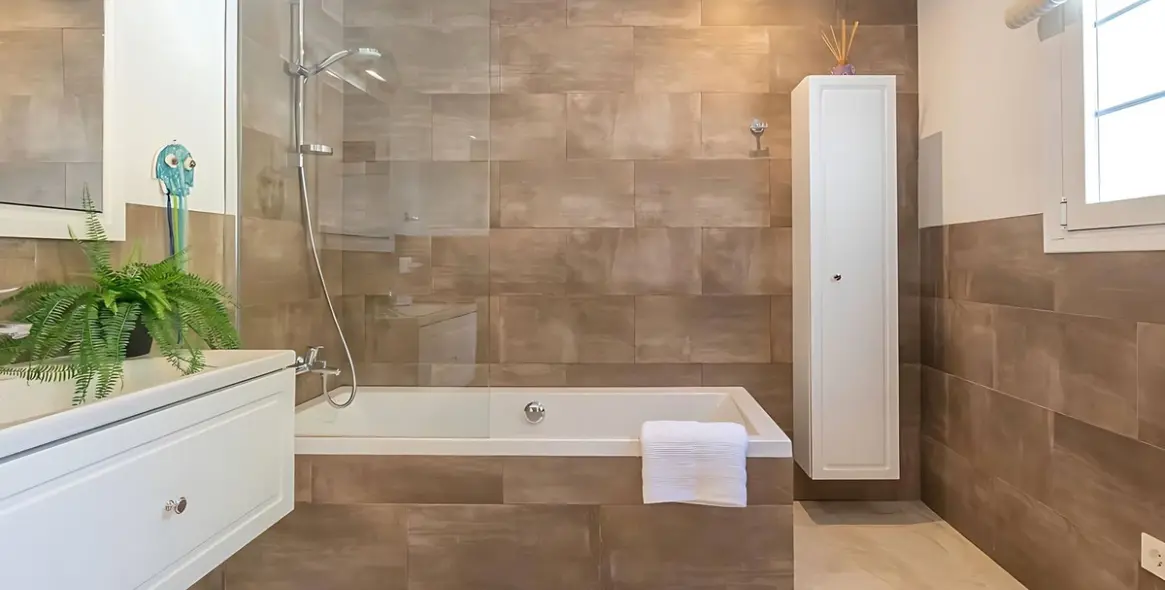 Sale of detached villa in El Paraiso 22