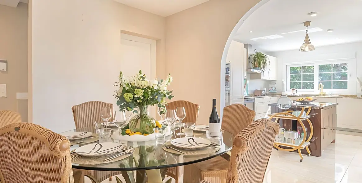 Sale of detached villa in El Paraiso 23