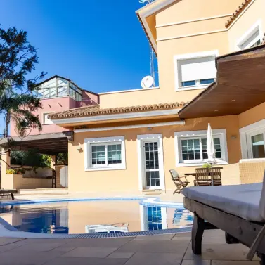 Продажа  отдельно стоящей виллы в Playamar