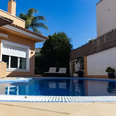 Продажа  отдельно стоящей виллы в Playamar