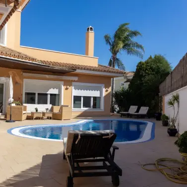 Продажа  отдельно стоящей виллы в Playamar