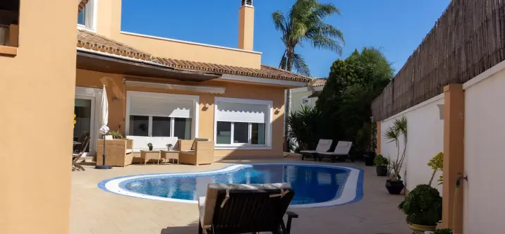 Продажа  отдельно стоящей виллы в Playamar 2