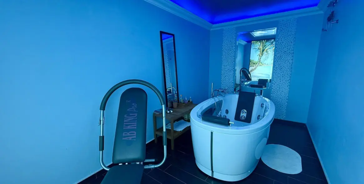 Sale of detached villa in Playamar 28