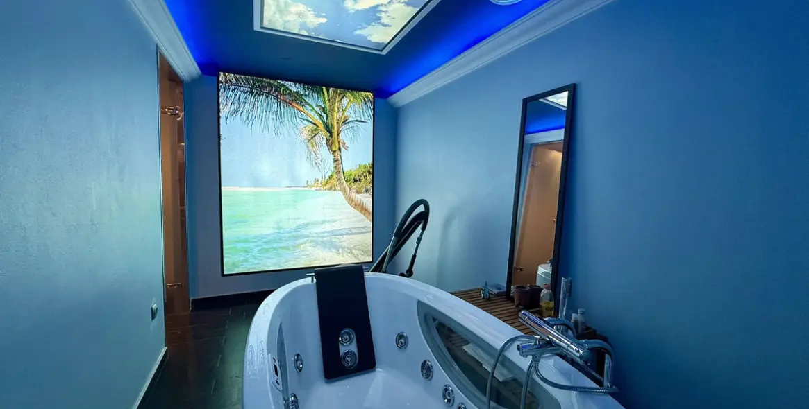 Sale of detached villa in Playamar 29