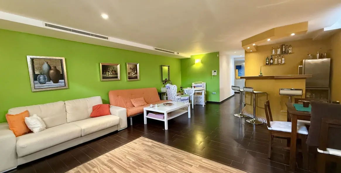 Sale of detached villa in Playamar 31