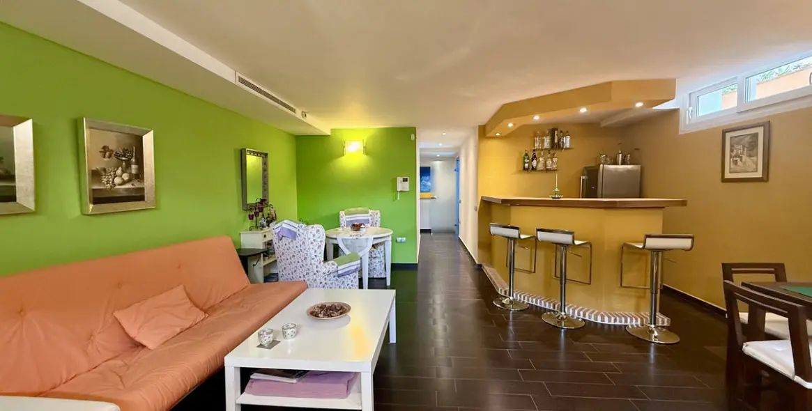 Sale of detached villa in Playamar 33