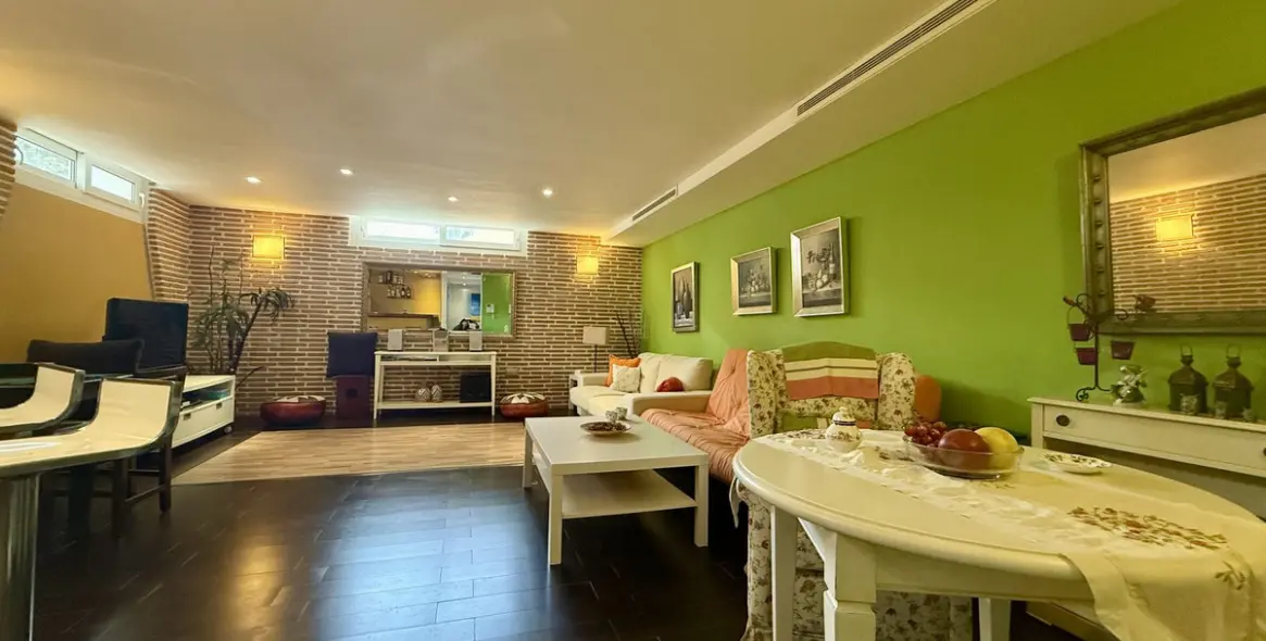 Sale of detached villa in Playamar 35