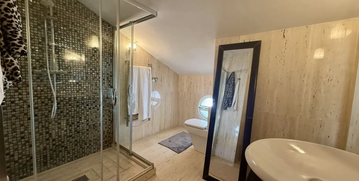 Sale of detached villa in Playamar 48