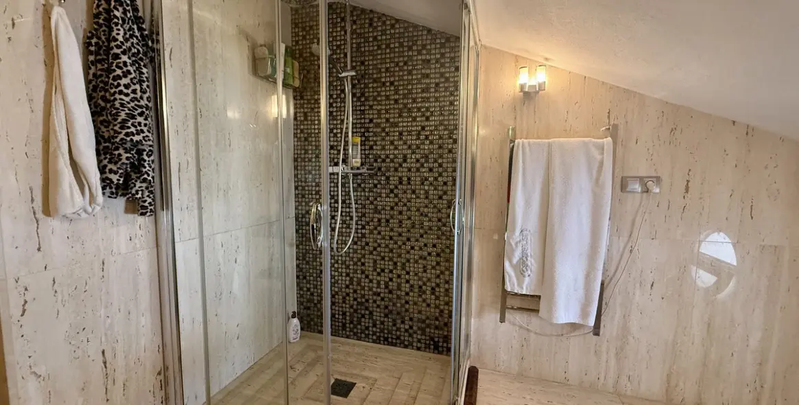 Sale of detached villa in Playamar 49