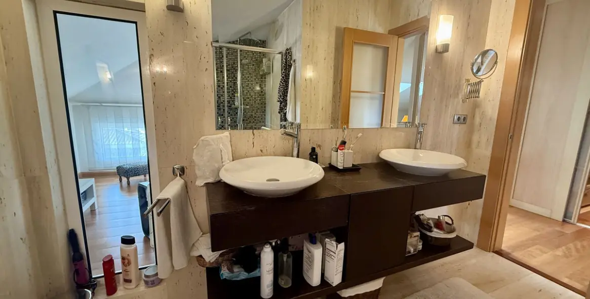 Sale of detached villa in Playamar 50