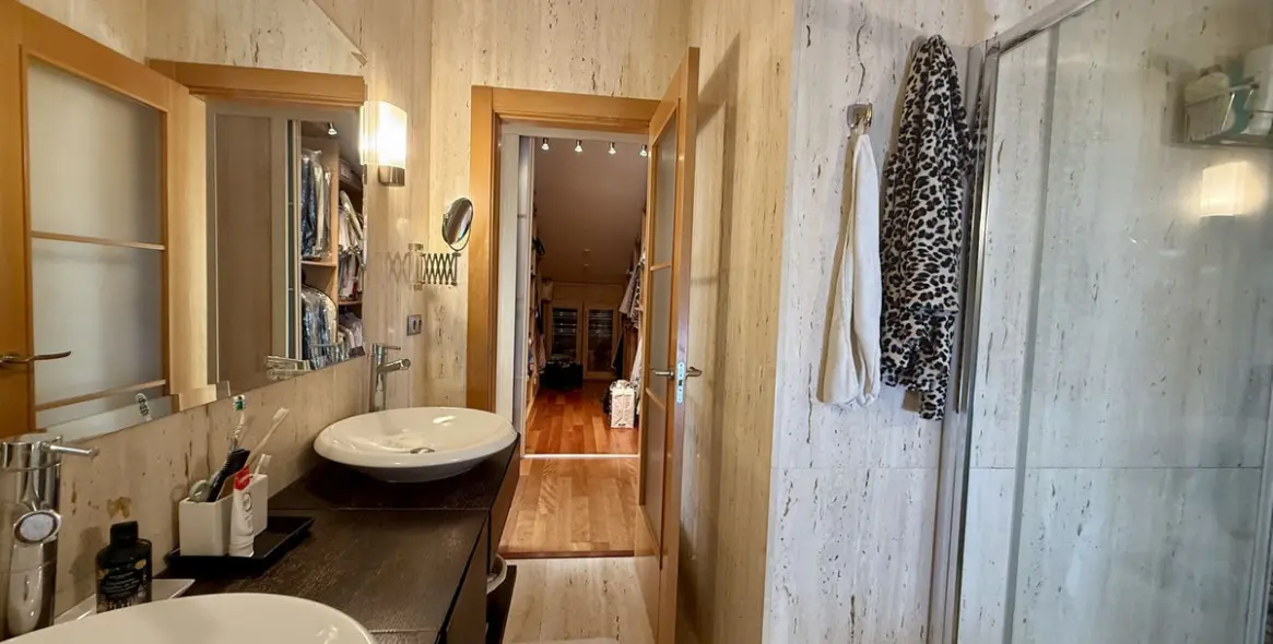 Sale of detached villa in Playamar 52