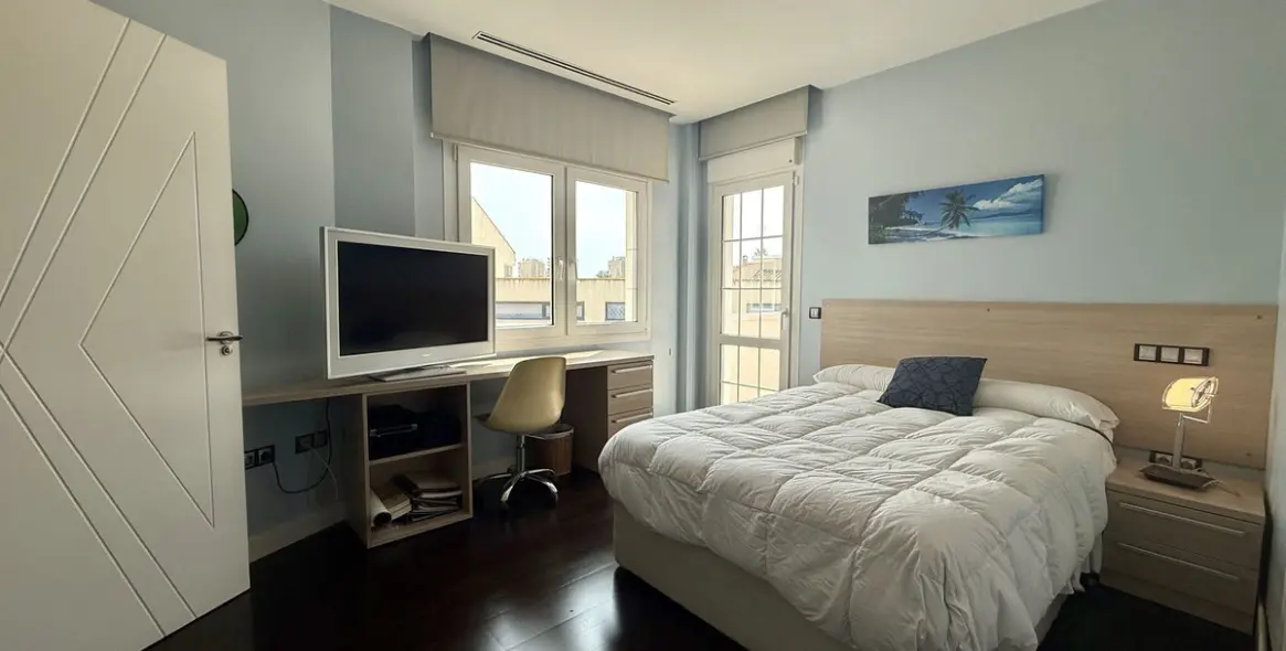 Sale of detached villa in Playamar 56