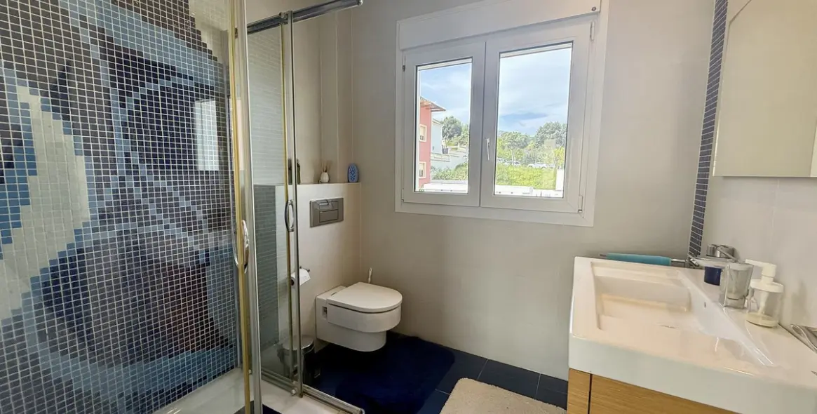 Sale of detached villa in Playamar 57