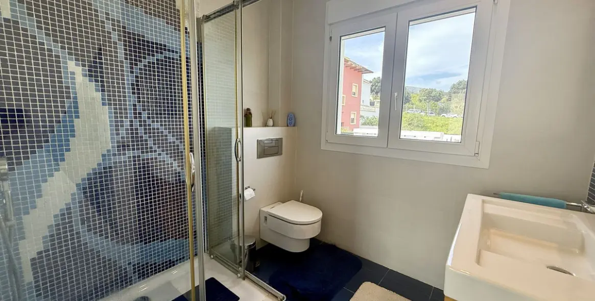 Sale of detached villa in Playamar 58