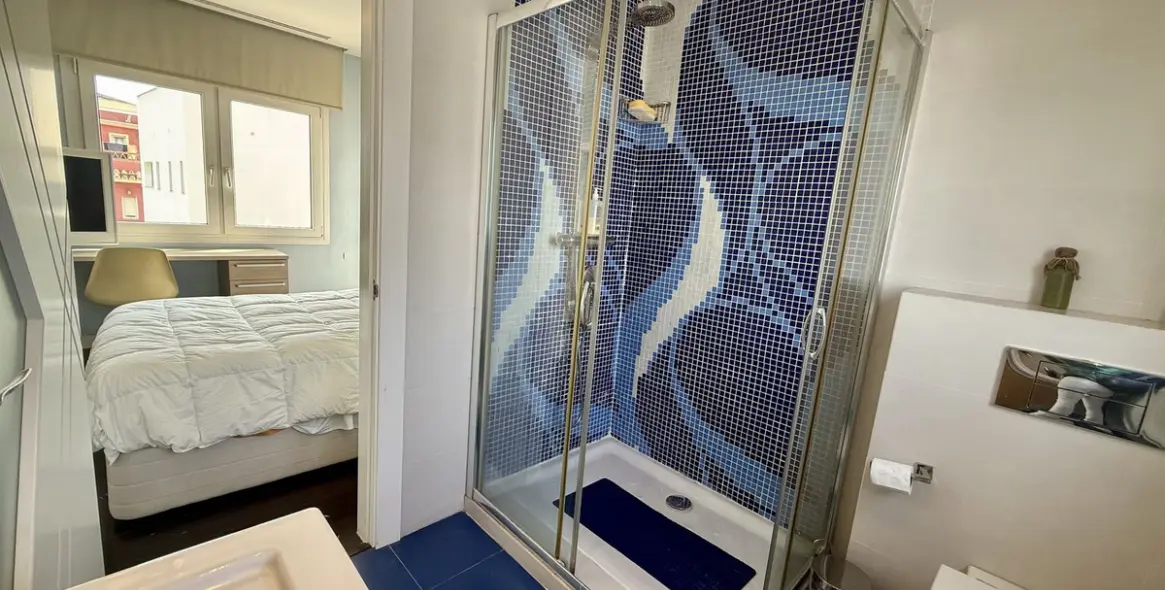 Sale of detached villa in Playamar 59