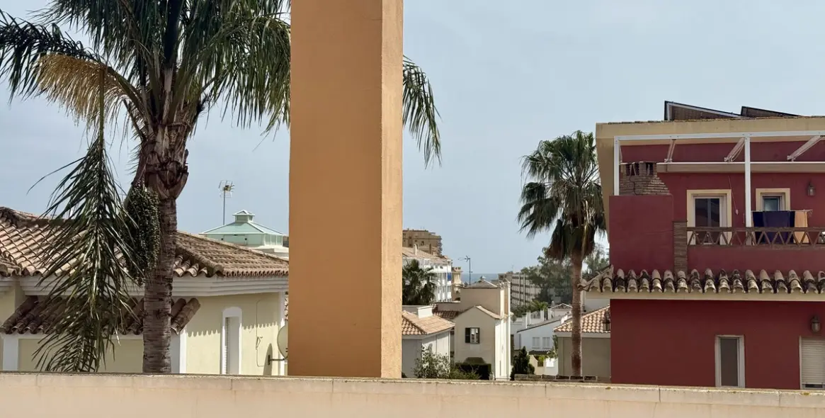 Sale of detached villa in Playamar 65