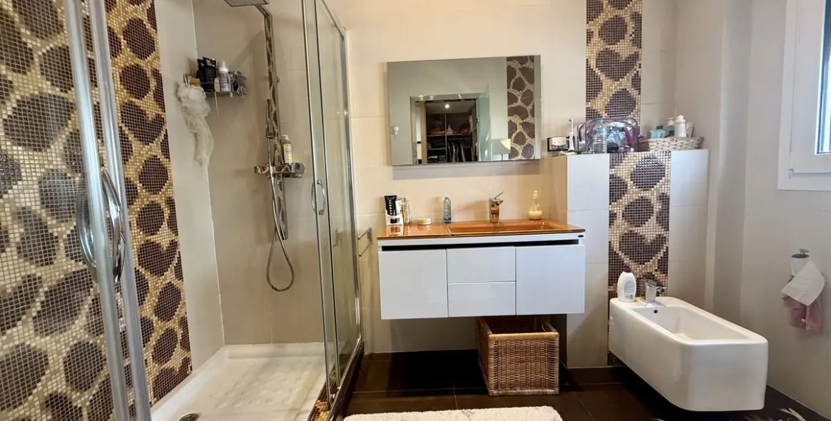 Sale of detached villa in Playamar 70