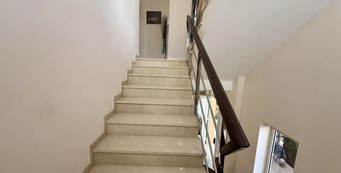 Sale of detached villa in Playamar 72