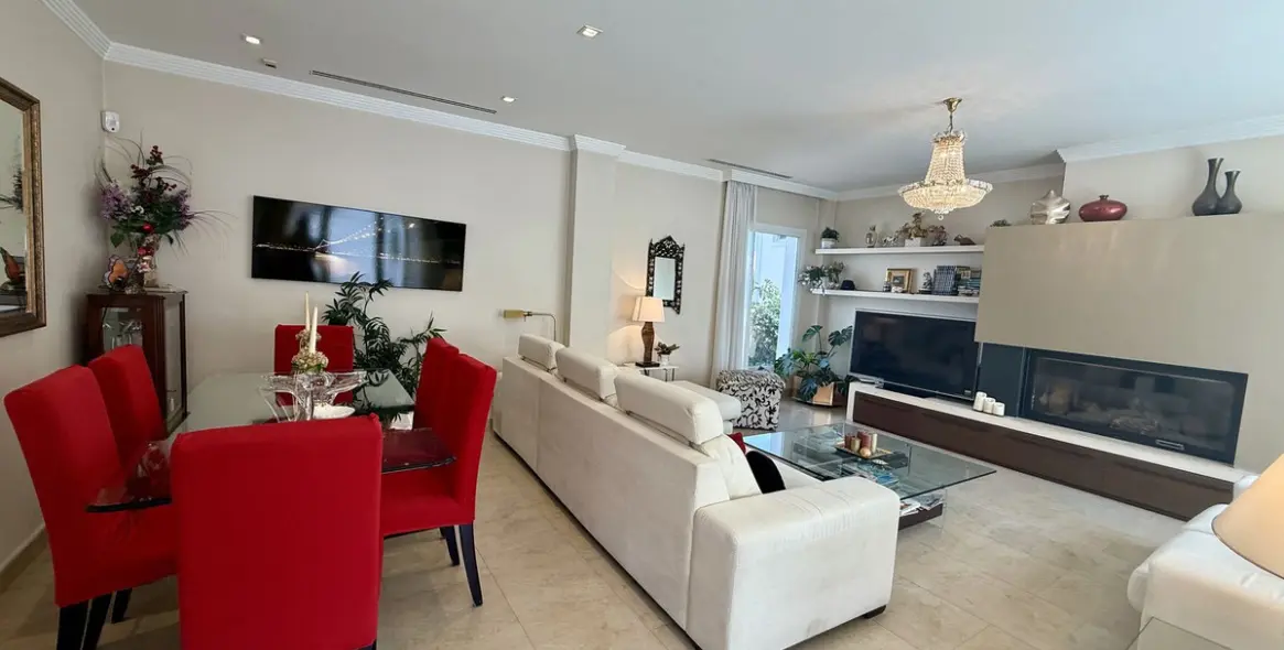 Sale of detached villa in Playamar 73