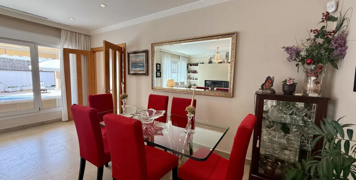 Sale of detached villa in Playamar 78