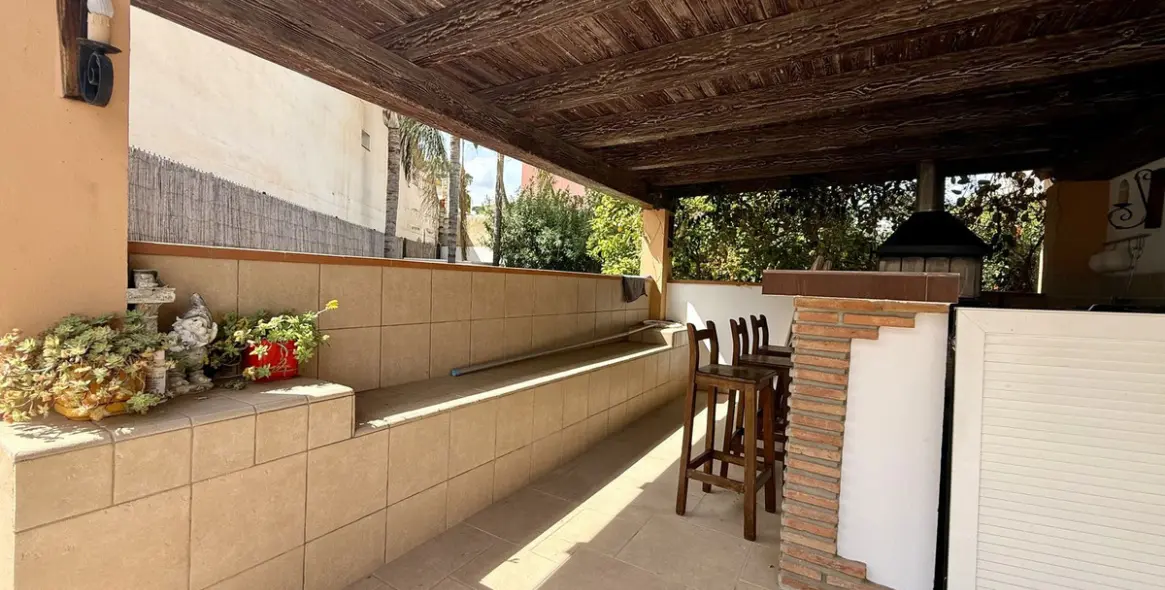 Sale of detached villa in Playamar 89