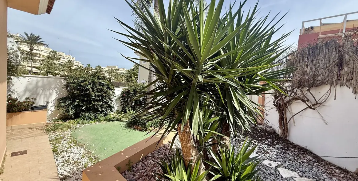 Sale of detached villa in Playamar 91