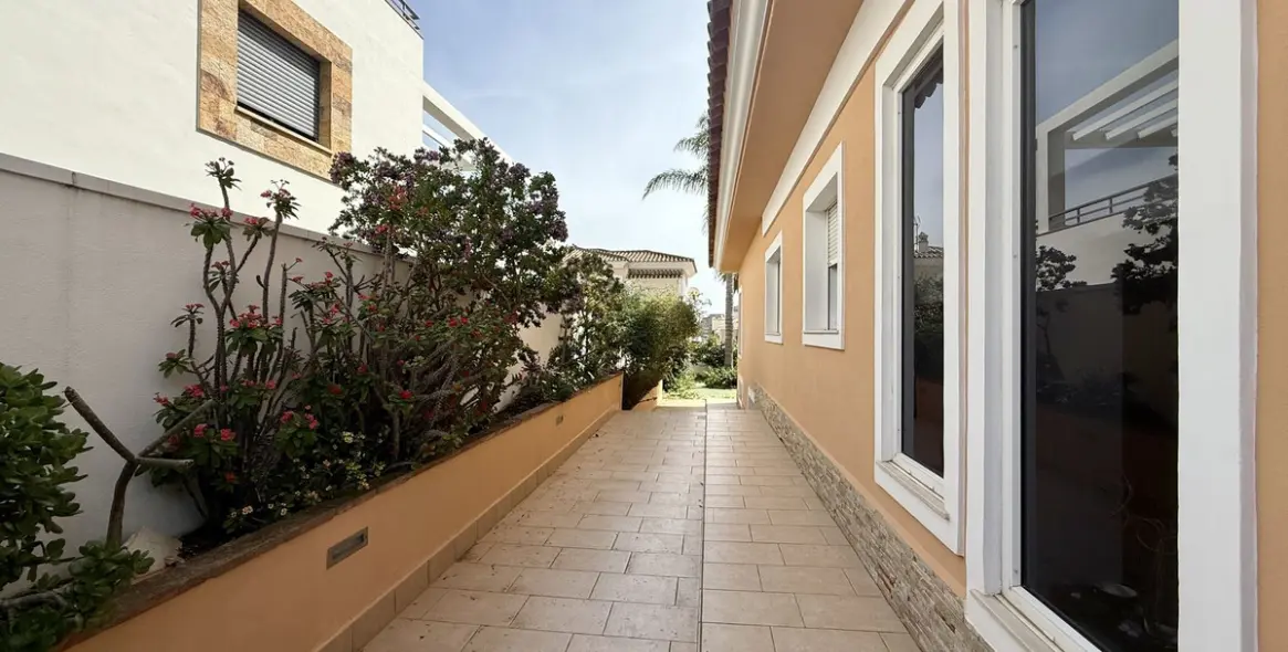 Sale of detached villa in Playamar 96