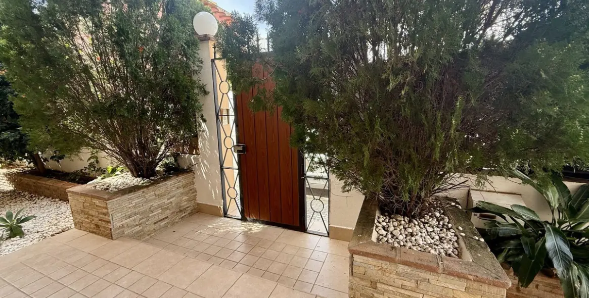 Sale of detached villa in Playamar 97