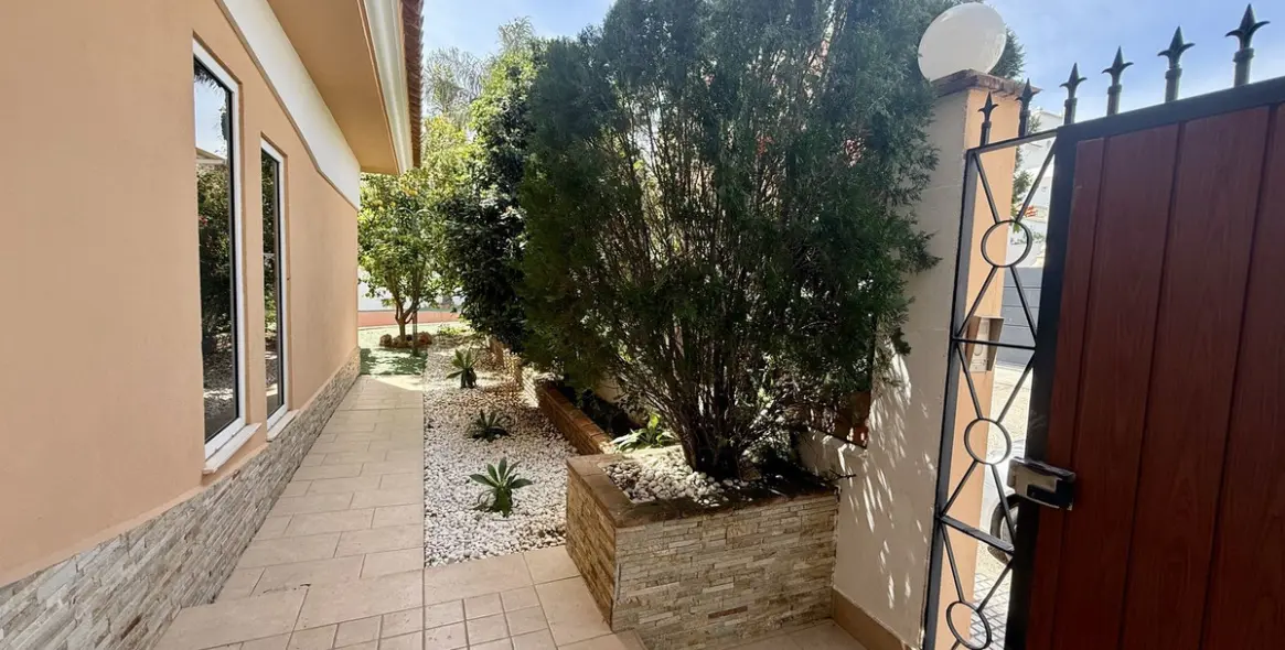 Sale of detached villa in Playamar 98