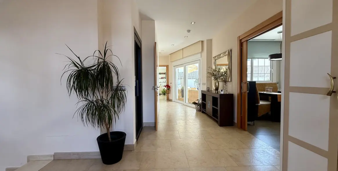 Sale of detached villa in Playamar 99