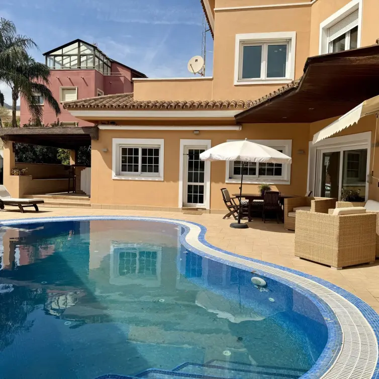 Sale of detached villa in Playamar